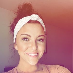 Meet your Posher, Olivia